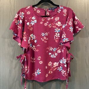 Flirty Floral Split-Side Light-Weight Shirt